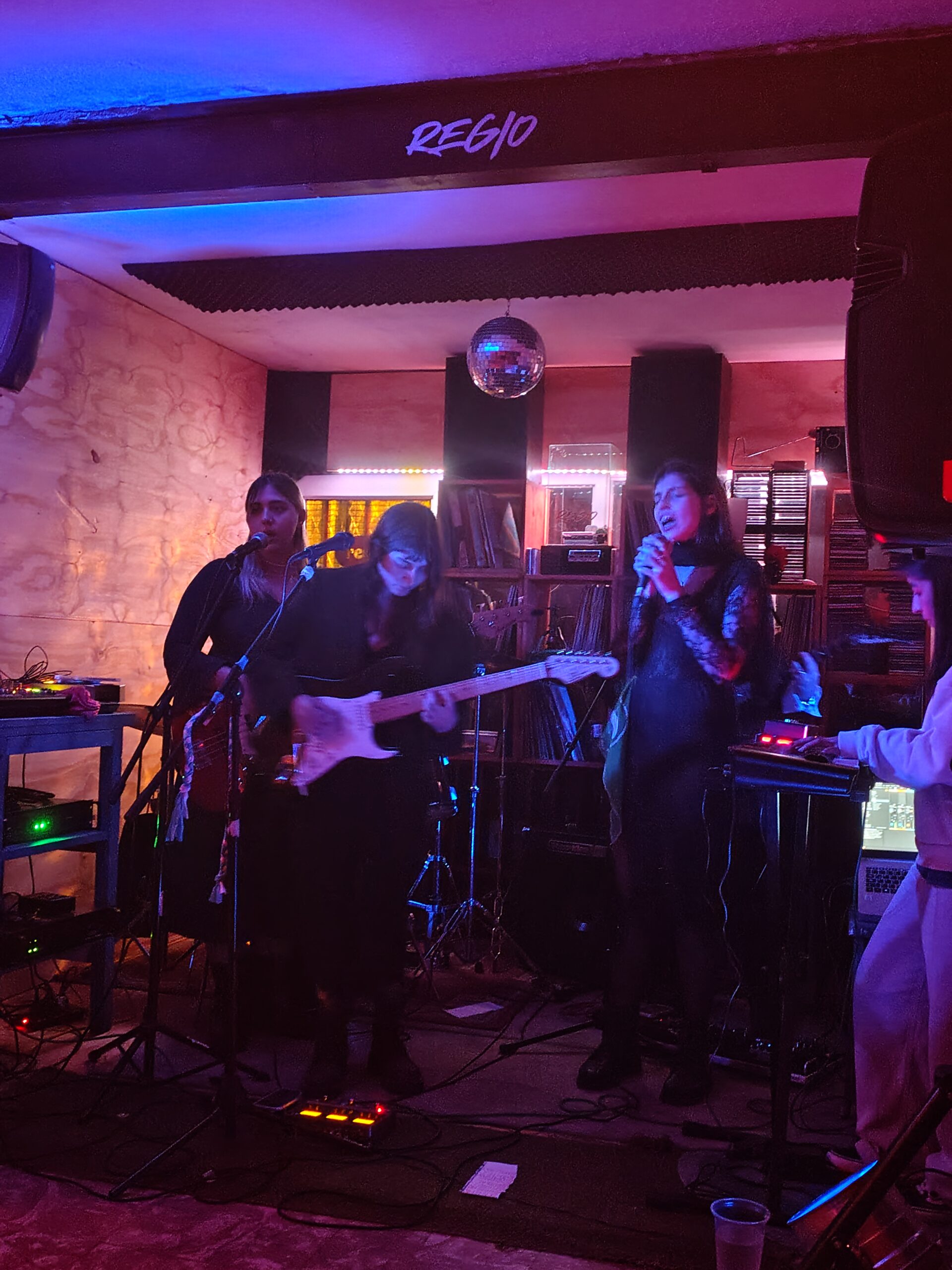 Martes Videoclub, Pedro Bitti y DJ Winona en Regio