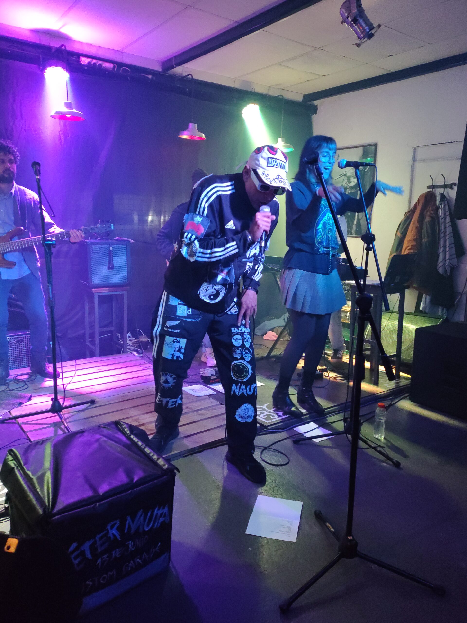 Éter Nauta en Kustom Café Bar